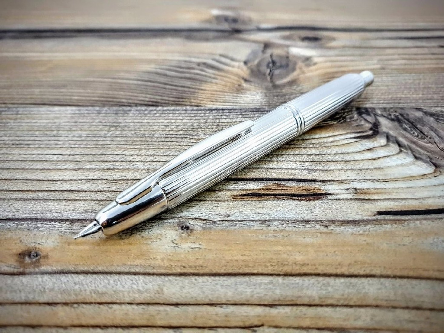 Pilot Capless (Vanishing Point) Metal striped Silver Rhodium Fountain pen FC-2700RR-S