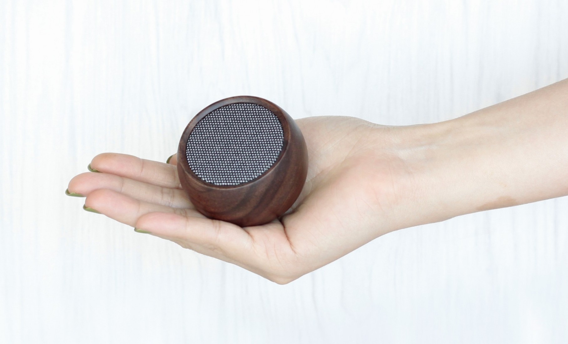 Gingko The Tumbler Selfie Speaker - Walnut wood G004ME