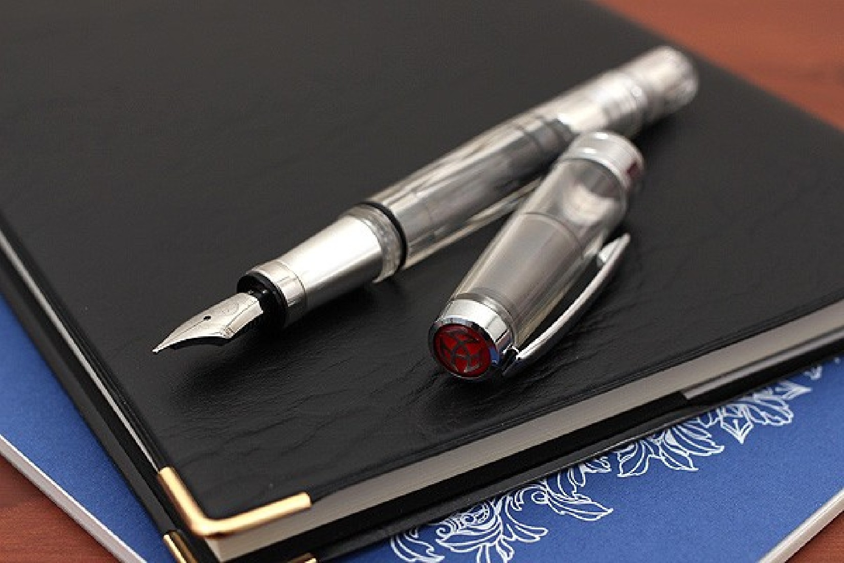 TWSBI Diamond 580AL  Clear Fountain Pen