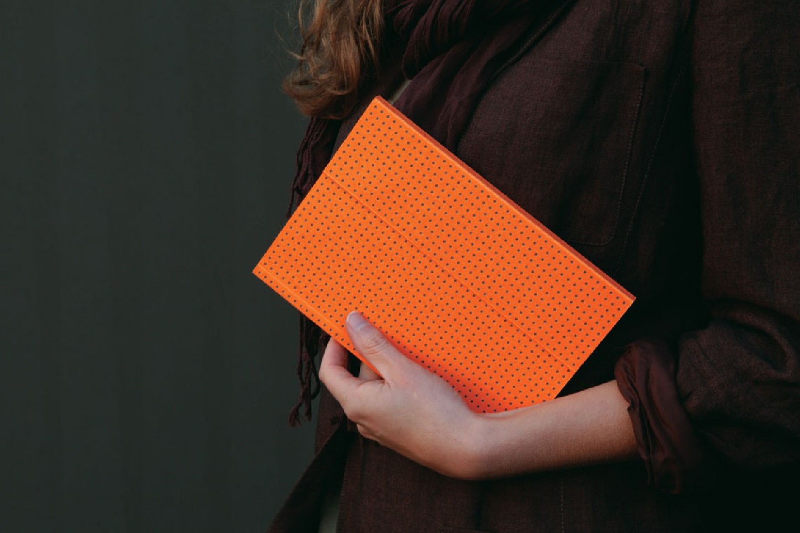 NOTEBOOK ORANGE ON GREY CIRCULO A4 LINED PAPER-OH
