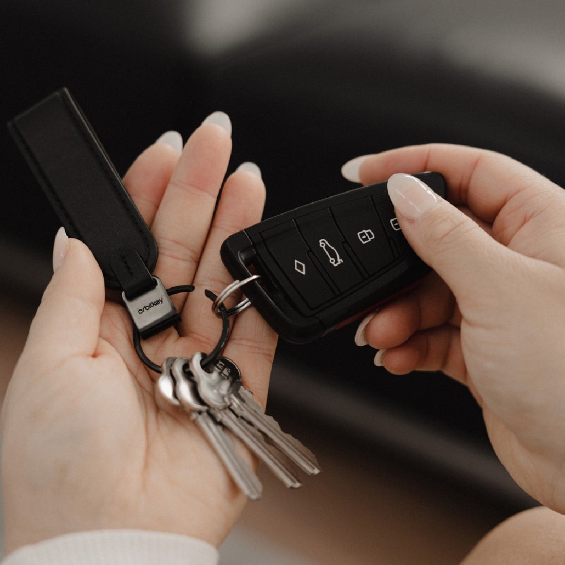 Orbitkey Loop Keychain Leather Black PLK1-BLK-101