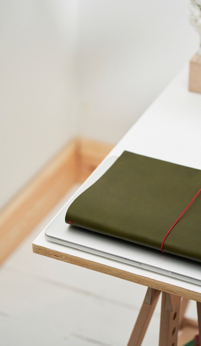 Paper Republic grand voyageur A4  olive green  leather journal