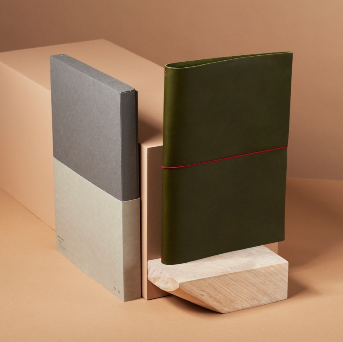Paper Republic grand voyageur A4  olive green  leather journal