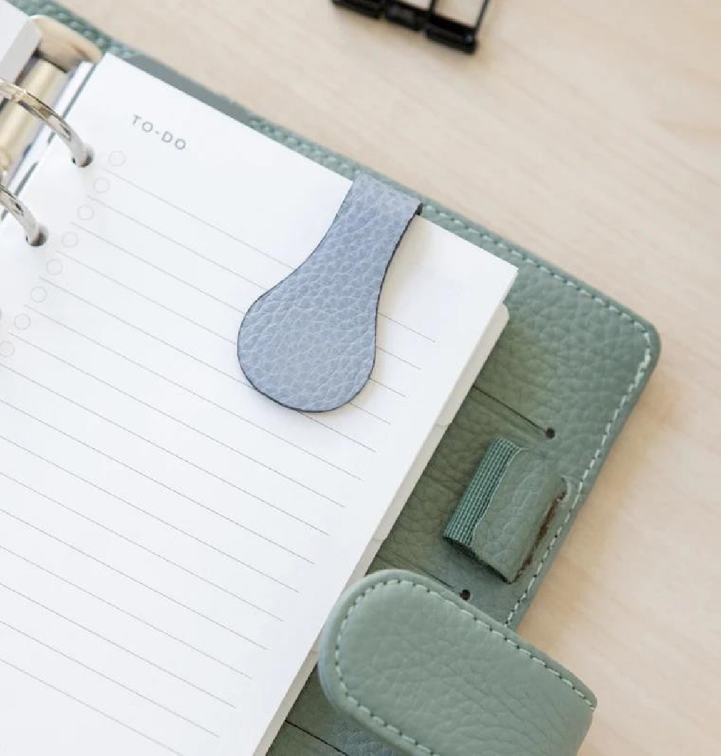 Filofax Magnetic Clip Leather Black and Smoke 132956