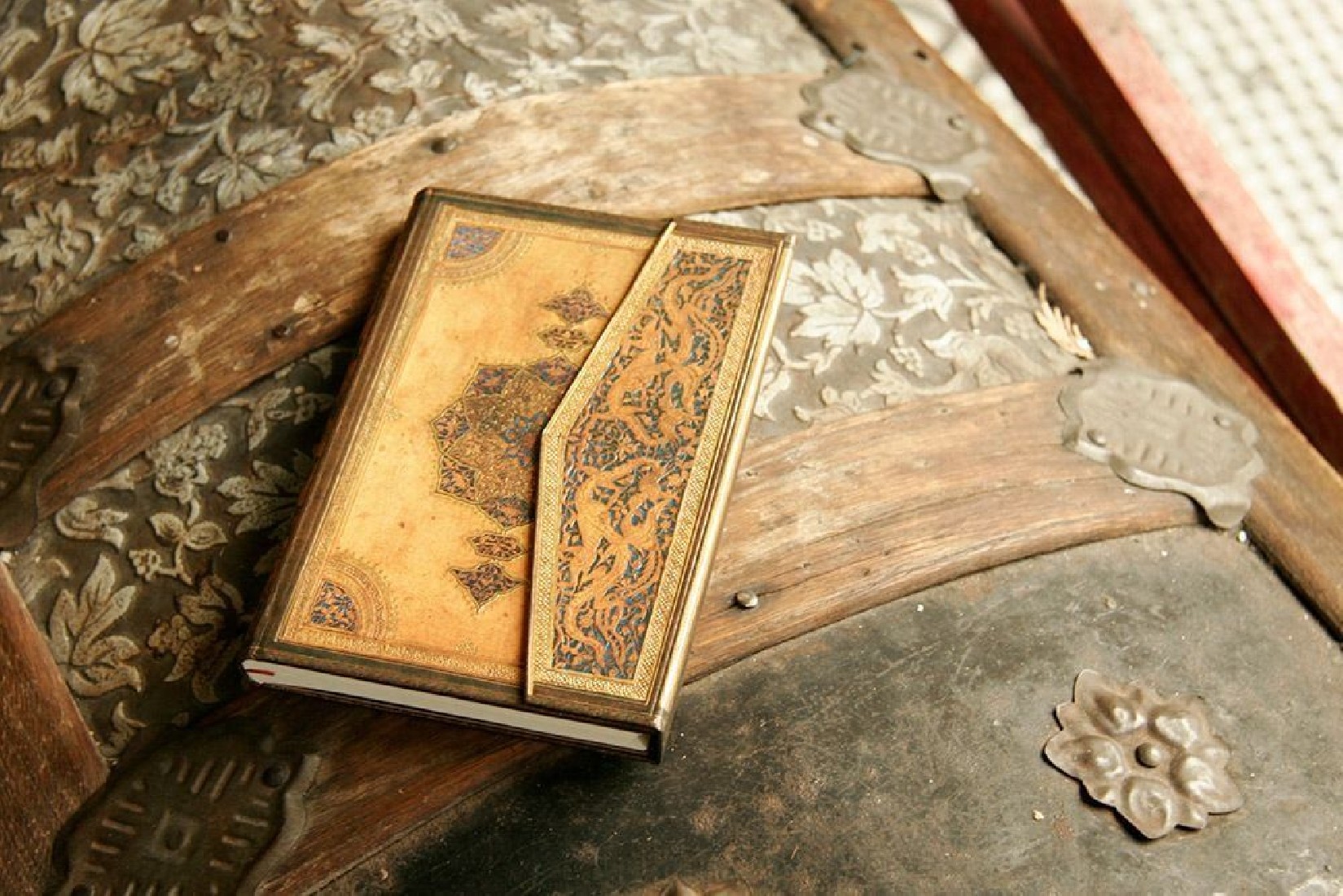 Paperblanks Νotebook Safavid Midi Wrap