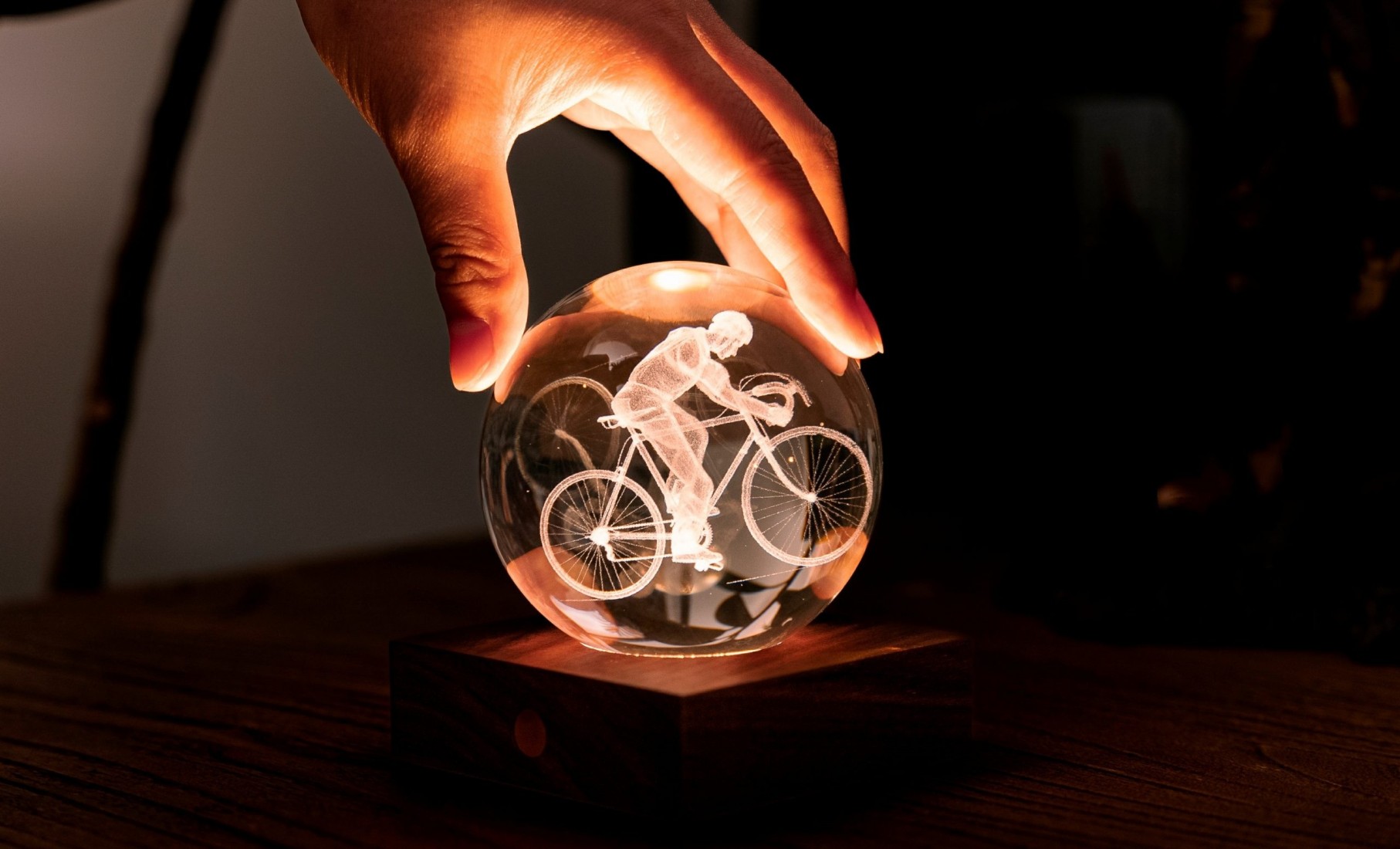 Gingko Amber Crystal Light 3D Cyclist