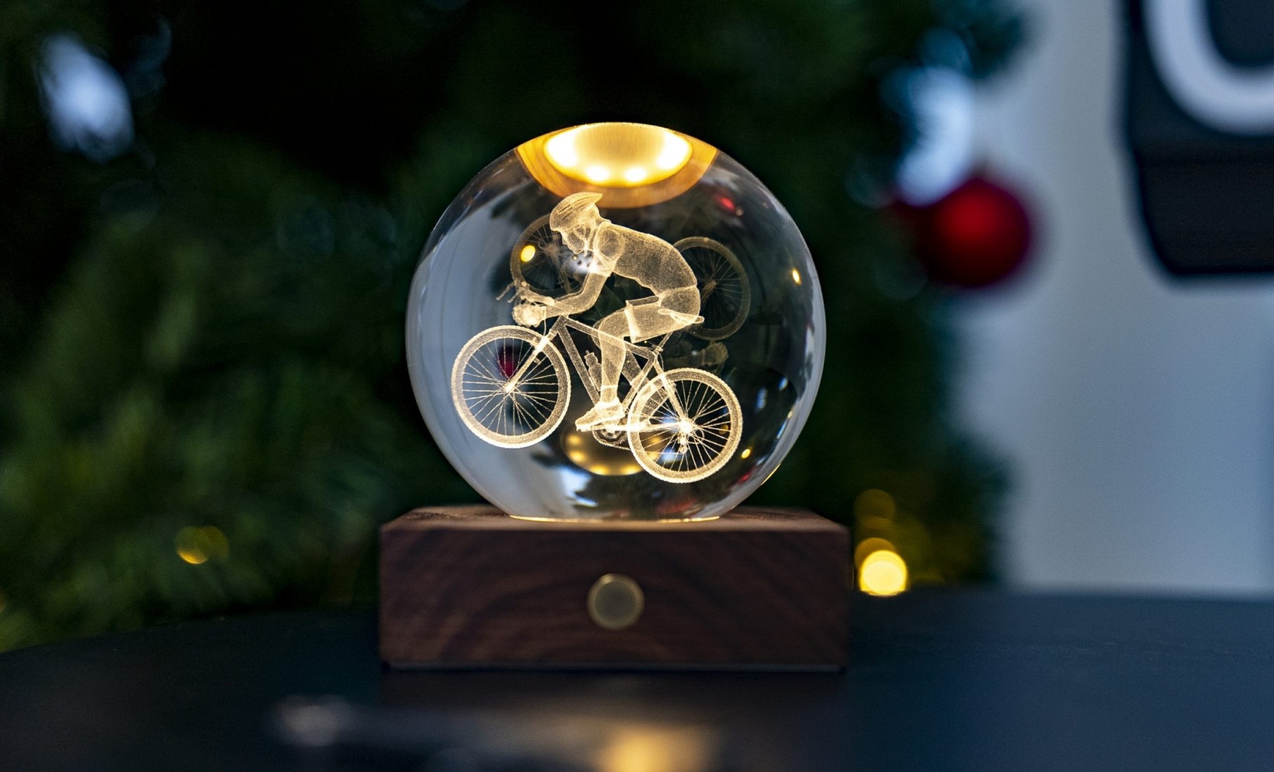 Gingko Amber Crystal Light 3D Cyclist