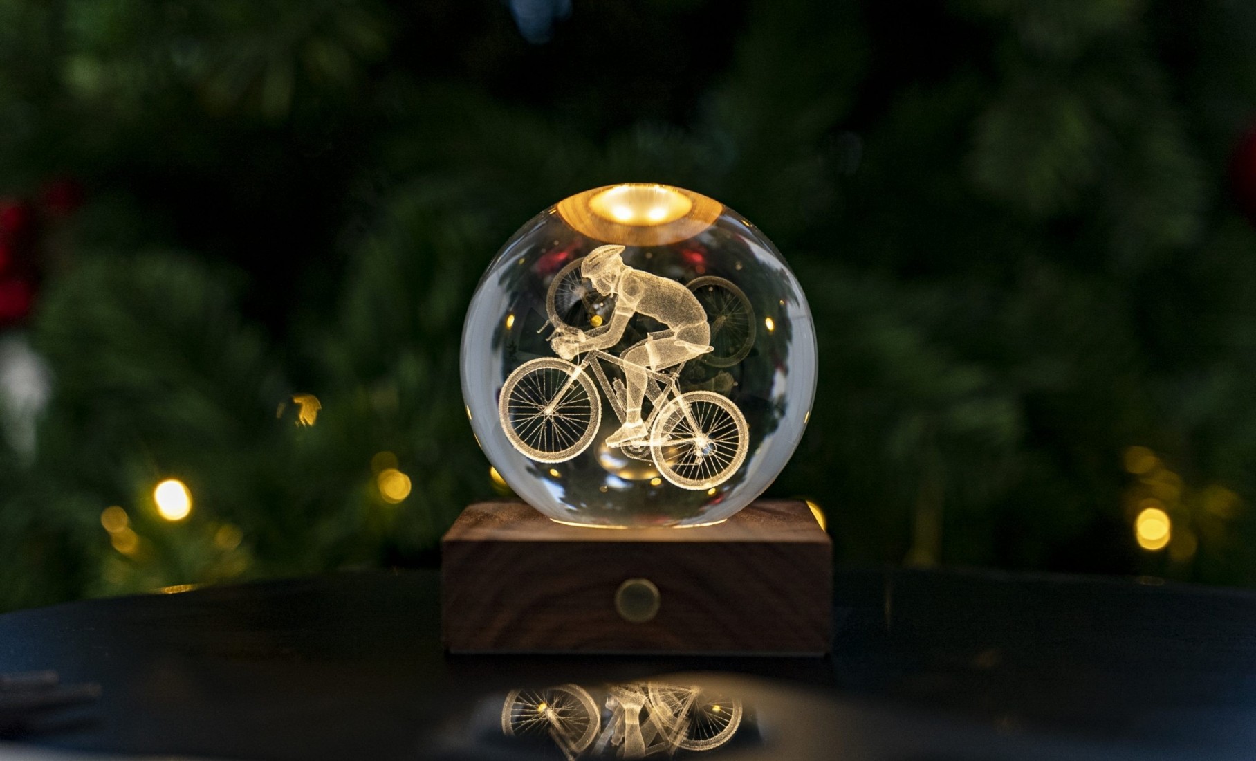 Gingko Amber Crystal Light 3D Cyclist