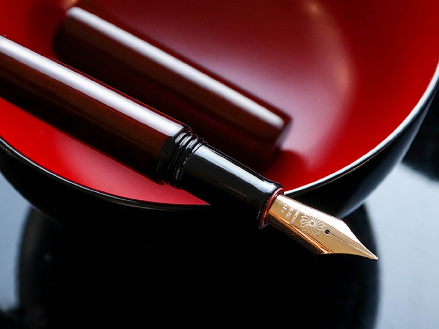 Wancher Urushi Sandalwood Sekai Aizu fountain pen