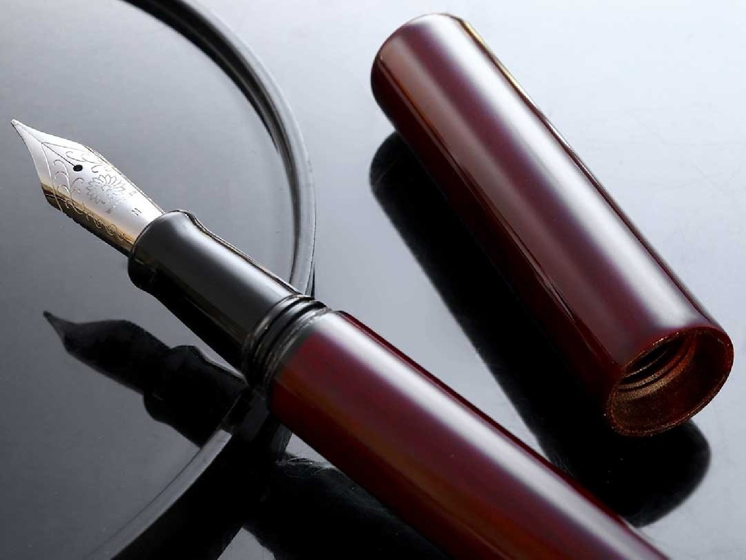 Wancher Urushi Sandalwood Sekai Aizu fountain pen