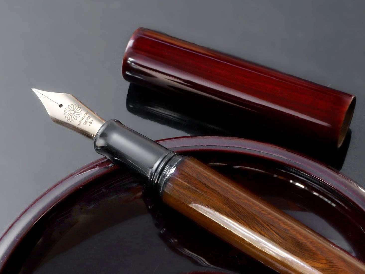 Wancher Urushi Verawood Sekai Aizu fountain pen