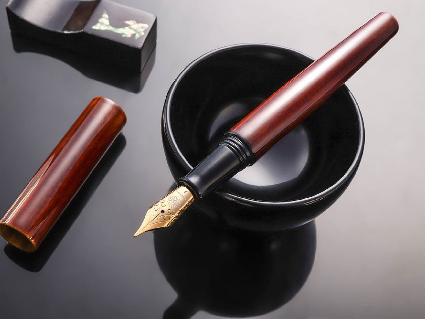 Wancher Urushi Verawood Sekai Aizu fountain pen