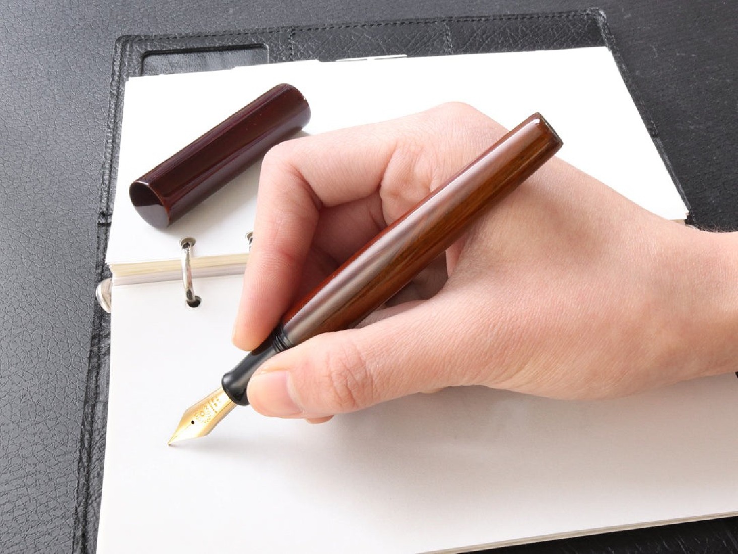 Wancher Urushi Verawood Sekai Aizu fountain pen