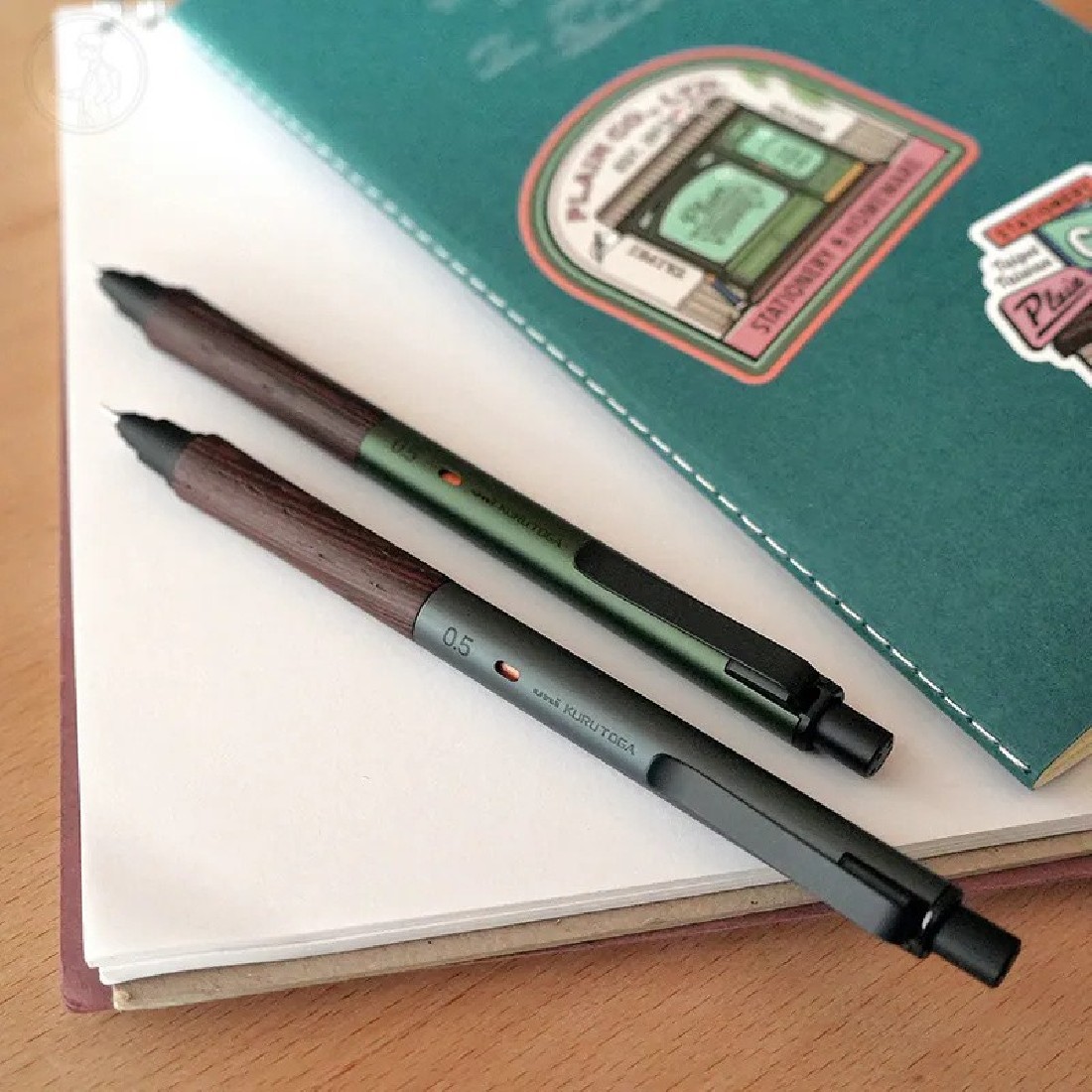 Uni Mitsubishi Kurutoga metal wood, forest green 0,5mm mechanical pencil M5KW1P.88