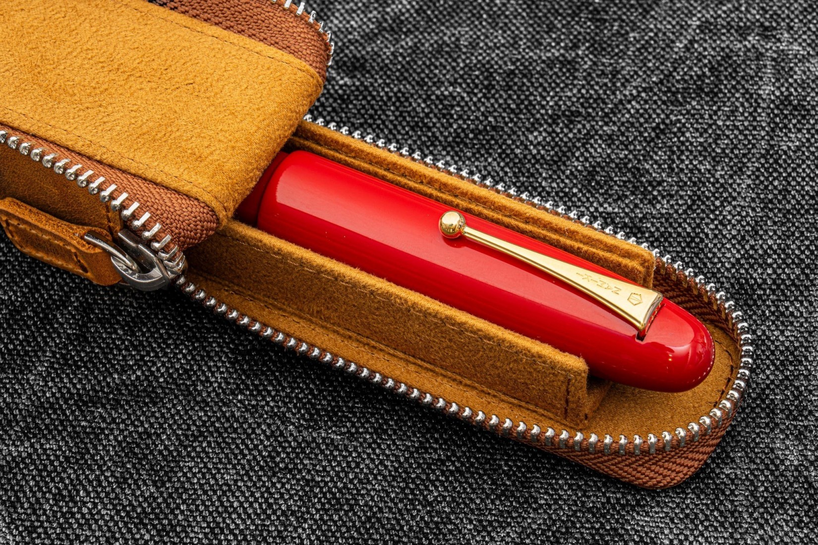 Galen Leather  Zippered Magnum Opus Single Hard Pen Case For Oversized Pens and Namiki Emperor - Crazy Horse Brown