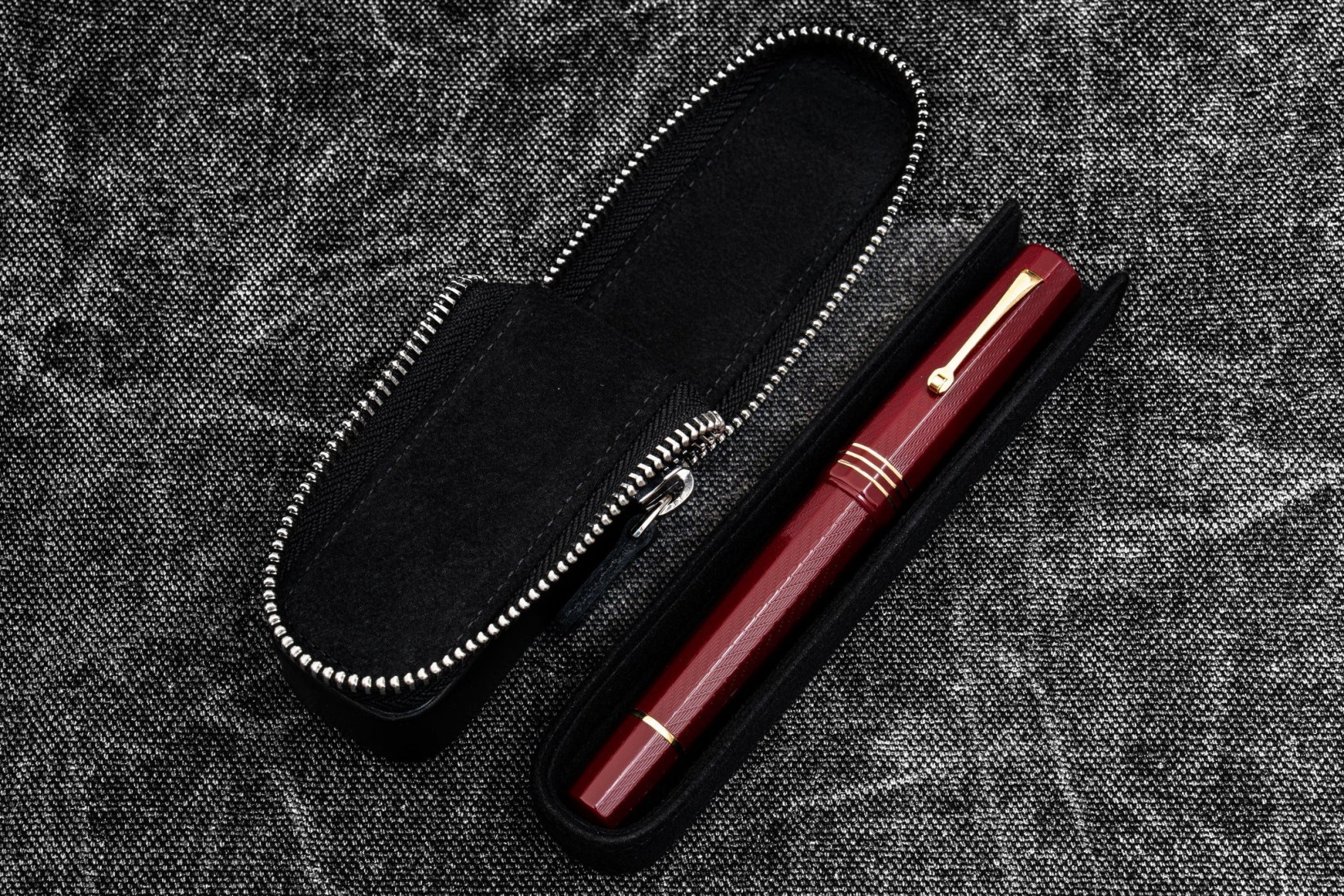 Galen Leather  Zippered Magnum Opus Single Hard Pen Case For Oversized Pens and Namiki Emperor - Black